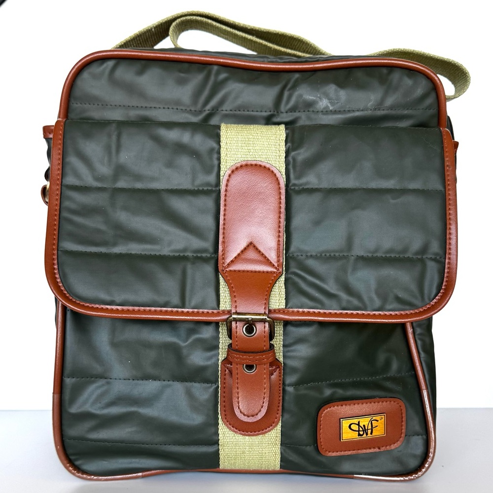 DVF Diane Von Furstenberg Vintage Travel Bag in Green